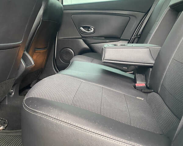 Белый Рено Меган, объемом двигателя 1.5 л и пробегом 150 тыс. км за 8500 $, фото 23 на Automoto.ua