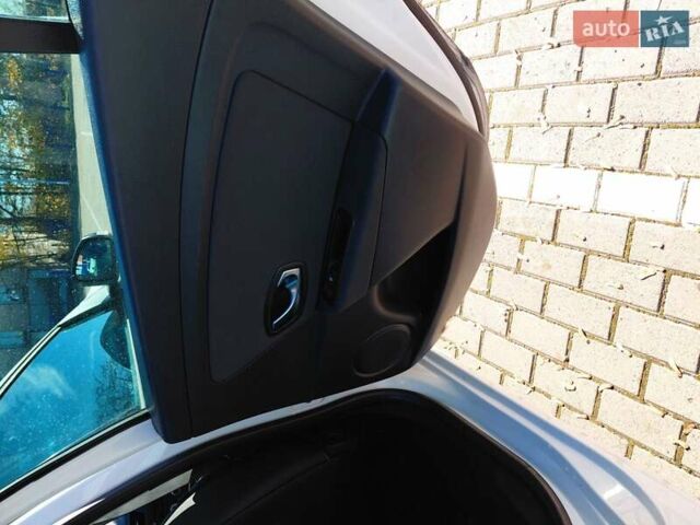 Белый Рено Меган, объемом двигателя 1.6 л и пробегом 234 тыс. км за 6700 $, фото 22 на Automoto.ua