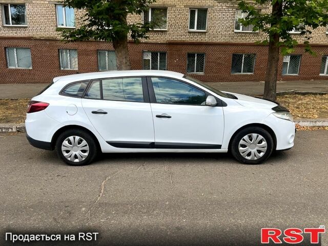 Белый Рено Меган, объемом двигателя 1.5 л и пробегом 180 тыс. км за 5700 $, фото 3 на Automoto.ua