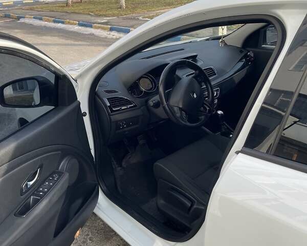 Білий Рено Меган, об'ємом двигуна 1.46 л та пробігом 343 тис. км за 6000 $, фото 2 на Automoto.ua