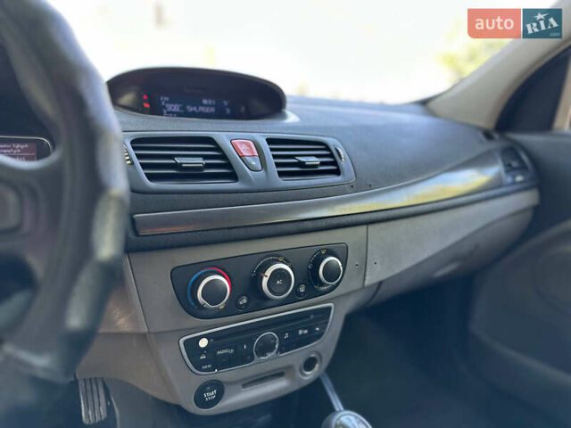 Белый Рено Меган, объемом двигателя 1.46 л и пробегом 274 тыс. км за 5299 $, фото 6 на Automoto.ua