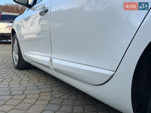 Белый Рено Меган, объемом двигателя 1.6 л и пробегом 238 тыс. км за 6450 $, фото 51 на Automoto.ua