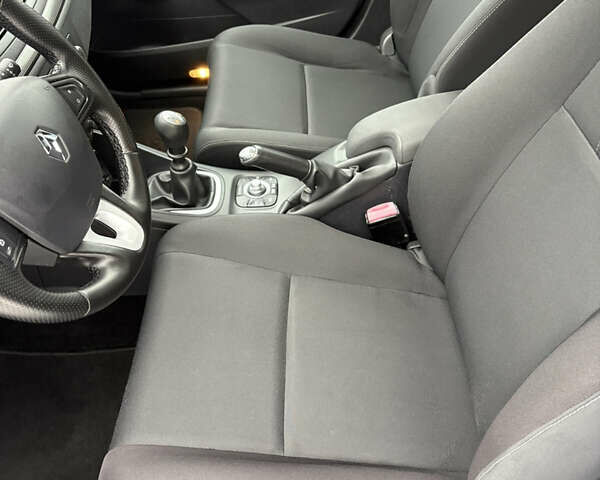 Белый Рено Меган, объемом двигателя 1.6 л и пробегом 250 тыс. км за 7100 $, фото 19 на Automoto.ua