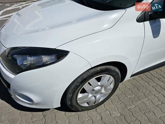 Білий Рено Меган, об'ємом двигуна 1.46 л та пробігом 231 тис. км за 7000 $, фото 22 на Automoto.ua
