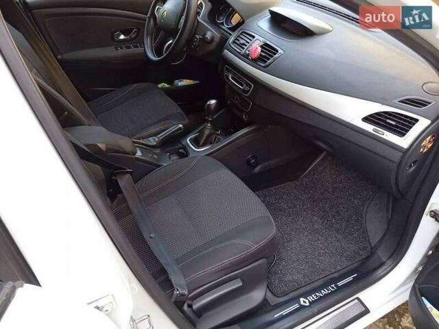 Білий Рено Меган, об'ємом двигуна 1.46 л та пробігом 315 тис. км за 7500 $, фото 11 на Automoto.ua