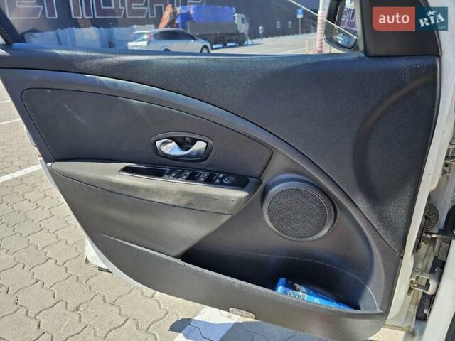 Білий Рено Меган, об'ємом двигуна 1.46 л та пробігом 231 тис. км за 7000 $, фото 44 на Automoto.ua