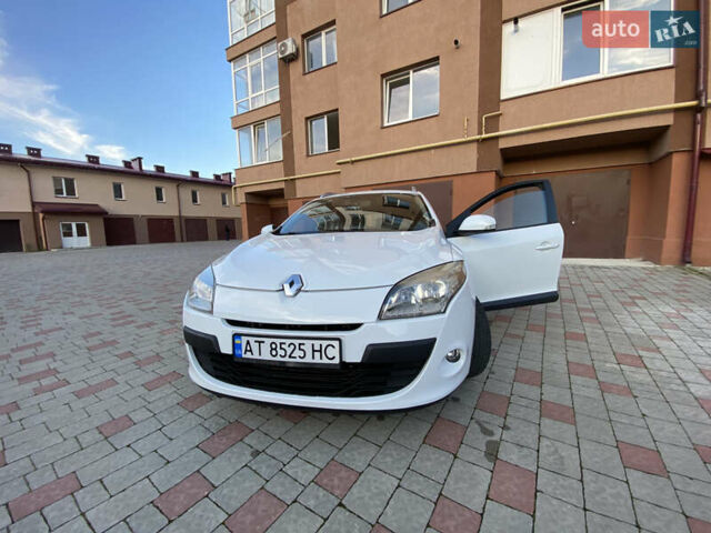 Белый Рено Меган, объемом двигателя 1.46 л и пробегом 240 тыс. км за 6900 $, фото 2 на Automoto.ua
