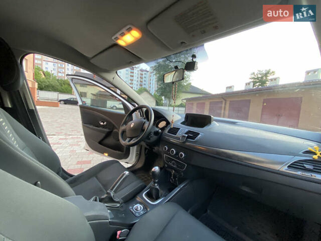 Белый Рено Меган, объемом двигателя 1.46 л и пробегом 240 тыс. км за 6900 $, фото 35 на Automoto.ua