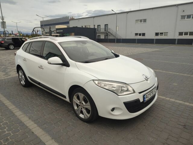 Белый Рено Меган, объемом двигателя 1.4 л и пробегом 266 тыс. км за 6399 $, фото 1 на Automoto.ua