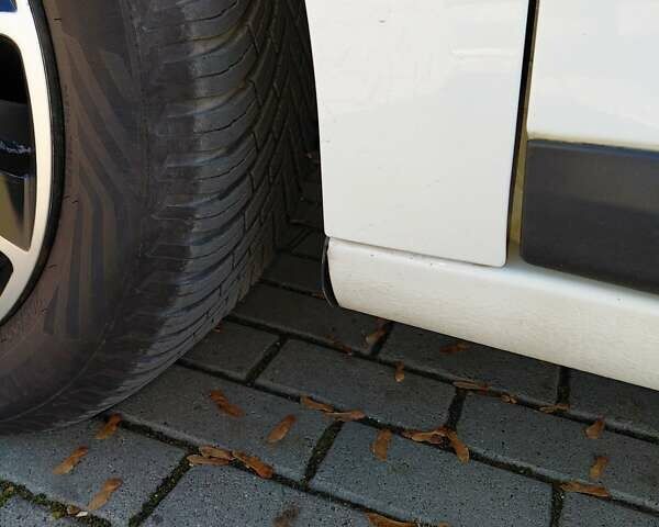 Белый Рено Меган, объемом двигателя 1.6 л и пробегом 234 тыс. км за 6700 $, фото 14 на Automoto.ua