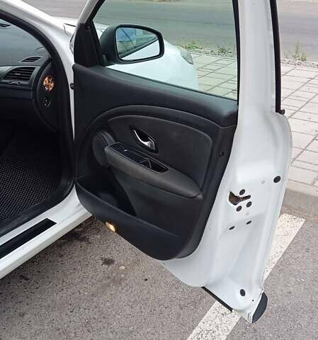 Білий Рено Меган, об'ємом двигуна 1.46 л та пробігом 267 тис. км за 6500 $, фото 37 на Automoto.ua