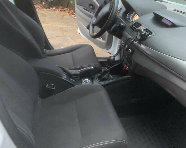 Белый Рено Меган, объемом двигателя 1.5 л и пробегом 255 тыс. км за 7200 $, фото 8 на Automoto.ua