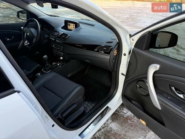 Белый Рено Меган, объемом двигателя 1.4 л и пробегом 198 тыс. км за 7400 $, фото 12 на Automoto.ua