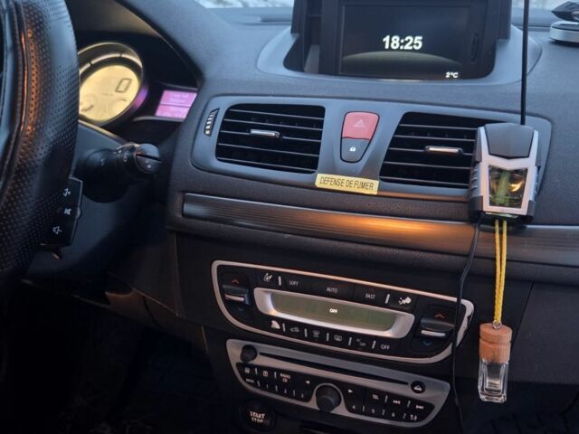 Белый Рено Меган, объемом двигателя 1.5 л и пробегом 220 тыс. км за 5500 $, фото 7 на Automoto.ua