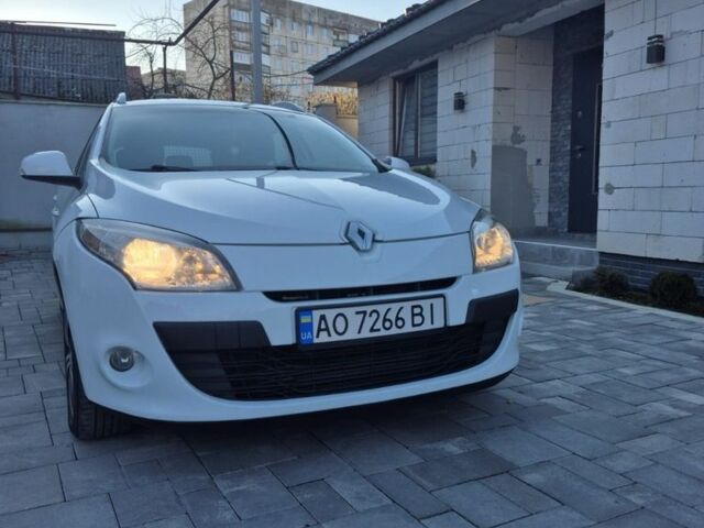 Белый Рено Меган, объемом двигателя 0 л и пробегом 209 тыс. км за 6600 $, фото 2 на Automoto.ua