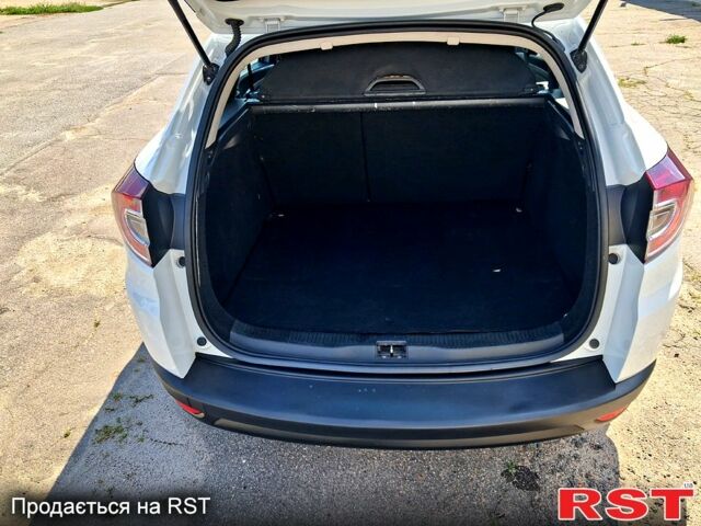 Белый Рено Меган, объемом двигателя 1.5 л и пробегом 270 тыс. км за 7800 $, фото 6 на Automoto.ua