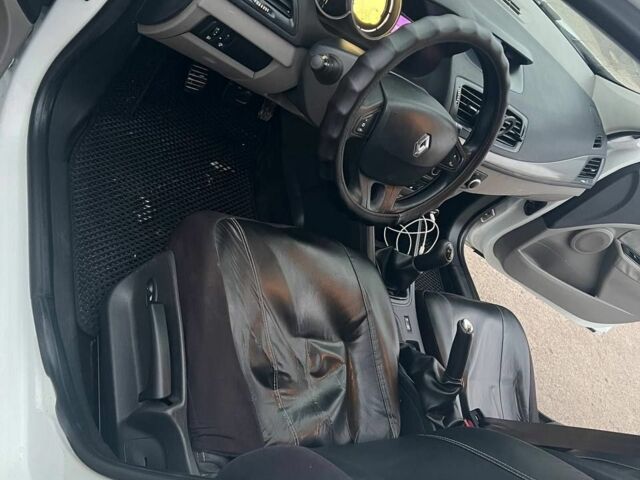 Білий Рено Меган, об'ємом двигуна 1.5 л та пробігом 201 тис. км за 6100 $, фото 10 на Automoto.ua