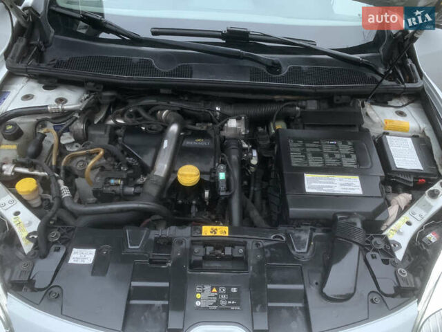 Белый Рено Меган, объемом двигателя 1.5 л и пробегом 255 тыс. км за 7200 $, фото 18 на Automoto.ua