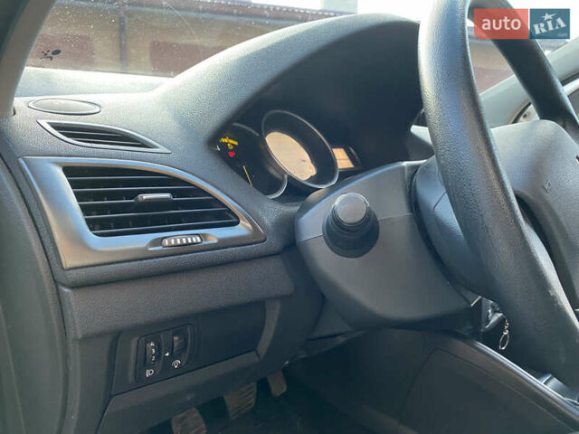 Белый Рено Меган, объемом двигателя 1.46 л и пробегом 240 тыс. км за 6900 $, фото 32 на Automoto.ua