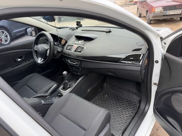 Белый Рено Меган, объемом двигателя 1.5 л и пробегом 300 тыс. км за 7100 $, фото 6 на Automoto.ua