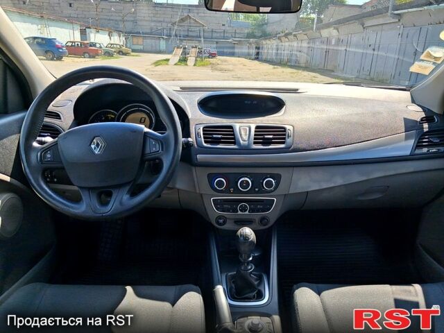 Белый Рено Меган, объемом двигателя 1.5 л и пробегом 270 тыс. км за 7800 $, фото 7 на Automoto.ua