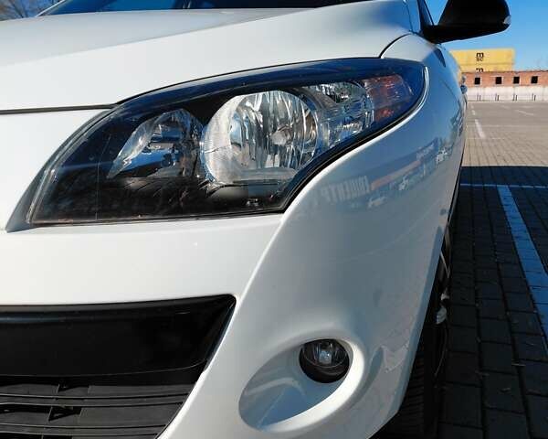 Белый Рено Меган, объемом двигателя 1.6 л и пробегом 234 тыс. км за 6700 $, фото 8 на Automoto.ua