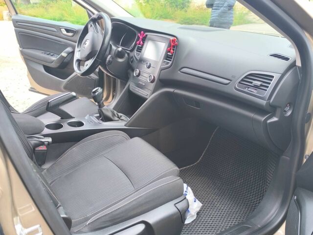 Белый Рено Меган, объемом двигателя 2.3 л и пробегом 230 тыс. км за 11821 $, фото 2 на Automoto.ua