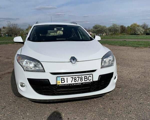 Белый Рено Меган, объемом двигателя 1.46 л и пробегом 270 тыс. км за 6200 $, фото 3 на Automoto.ua