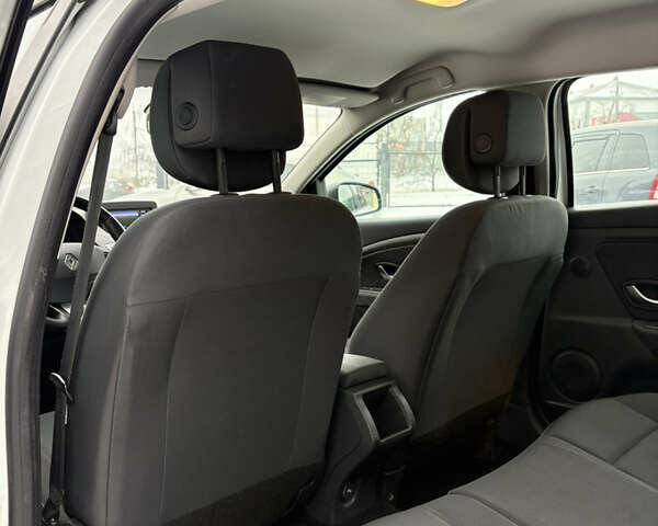 Белый Рено Меган, объемом двигателя 1.6 л и пробегом 250 тыс. км за 7000 $, фото 32 на Automoto.ua