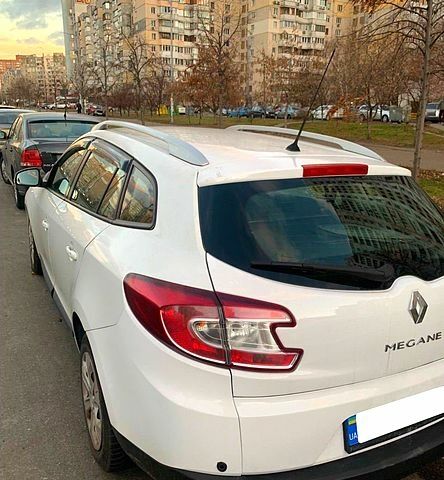 Белый Рено Меган, объемом двигателя 1.4 л и пробегом 295 тыс. км за 6400 $, фото 3 на Automoto.ua