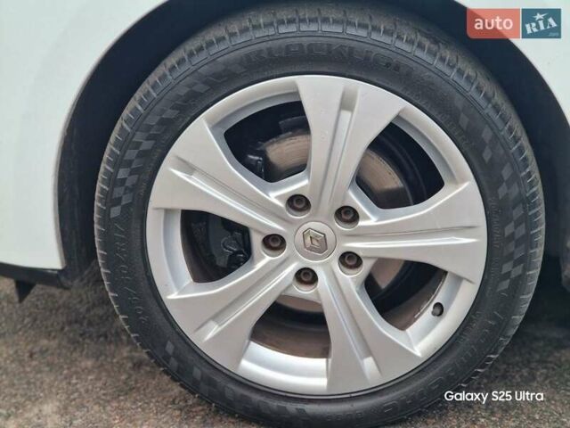 Белый Рено Меган, объемом двигателя 1.5 л и пробегом 280 тыс. км за 6700 $, фото 15 на Automoto.ua