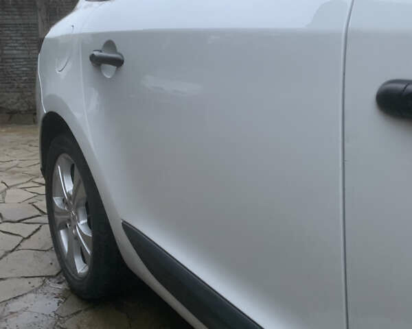 Белый Рено Меган, объемом двигателя 1.5 л и пробегом 255 тыс. км за 7200 $, фото 2 на Automoto.ua