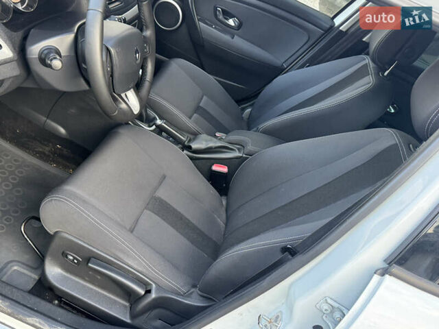 Белый Рено Меган, объемом двигателя 1.6 л и пробегом 238 тыс. км за 6450 $, фото 11 на Automoto.ua