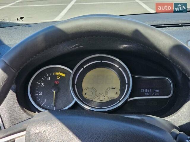 Білий Рено Меган, об'ємом двигуна 1.46 л та пробігом 231 тис. км за 7000 $, фото 34 на Automoto.ua