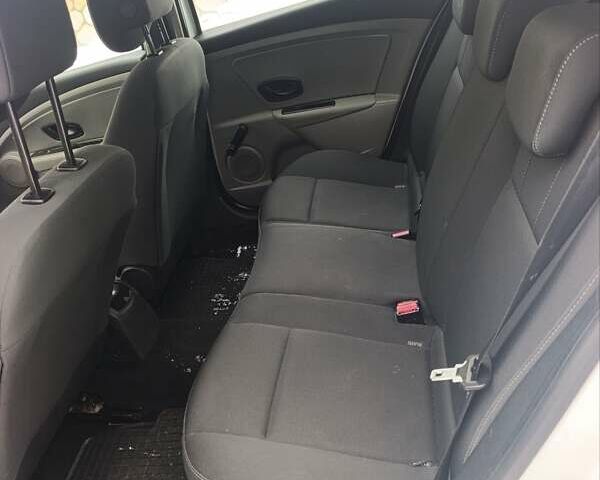 Белый Рено Меган, объемом двигателя 1.46 л и пробегом 260 тыс. км за 5900 $, фото 5 на Automoto.ua