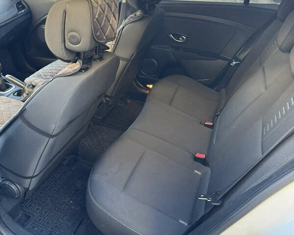 Белый Рено Меган, объемом двигателя 1.6 л и пробегом 240 тыс. км за 7000 $, фото 7 на Automoto.ua