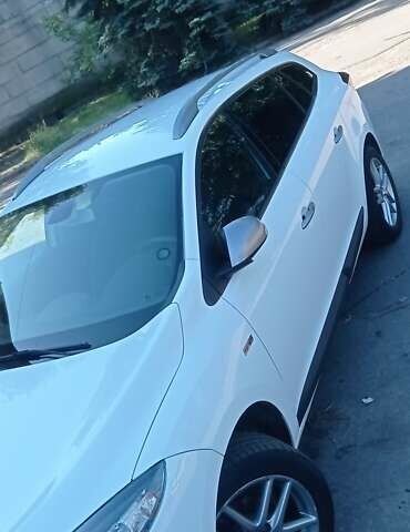 Белый Рено Меган, объемом двигателя 1.4 л и пробегом 157 тыс. км за 8100 $, фото 6 на Automoto.ua