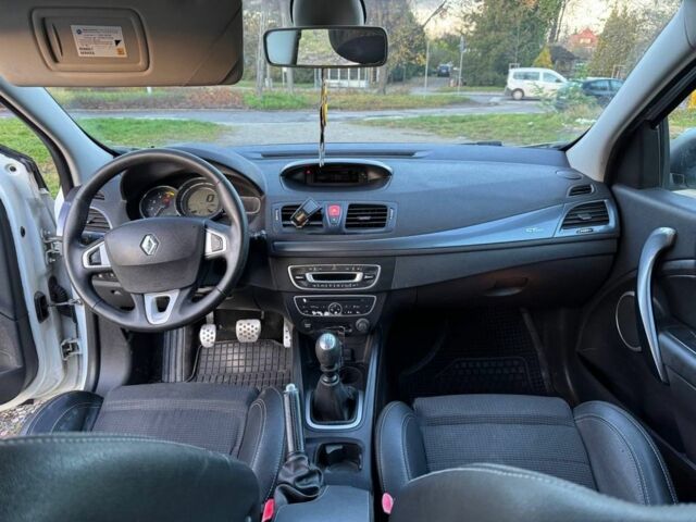 Белый Рено Меган, объемом двигателя 1.9 л и пробегом 272 тыс. км за 3999 $, фото 8 на Automoto.ua