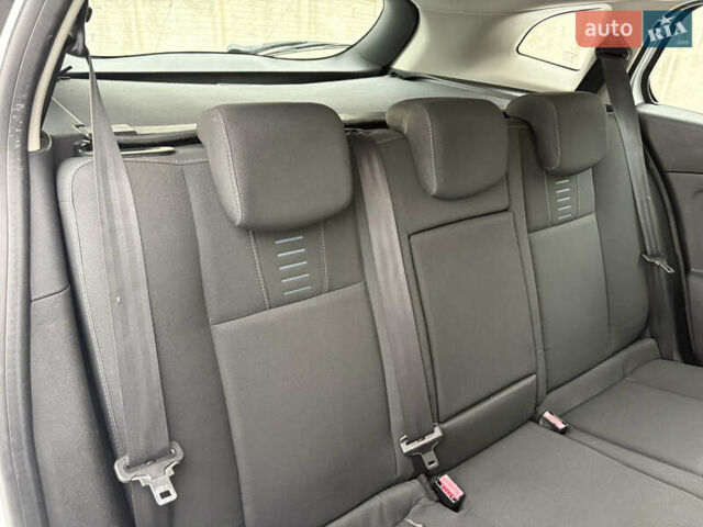 Белый Рено Меган, объемом двигателя 1.6 л и пробегом 250 тыс. км за 7000 $, фото 42 на Automoto.ua