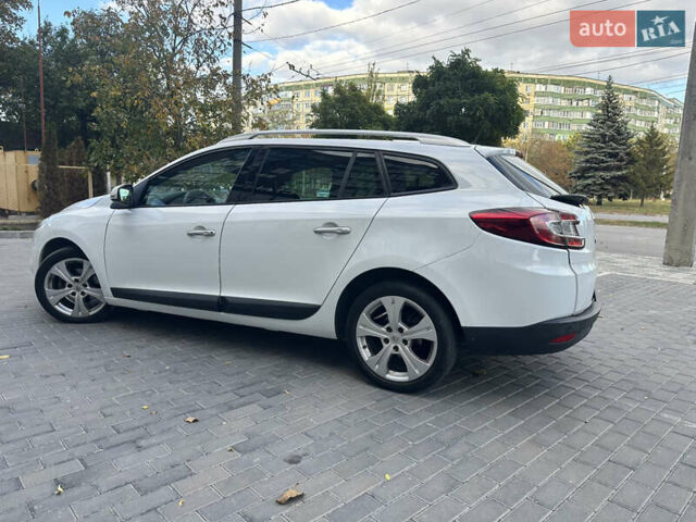 Белый Рено Меган, объемом двигателя 1.6 л и пробегом 206 тыс. км за 6800 $, фото 3 на Automoto.ua