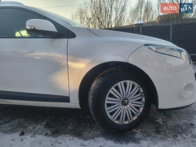 Белый Рено Меган, объемом двигателя 1.6 л и пробегом 193 тыс. км за 6300 $, фото 16 на Automoto.ua