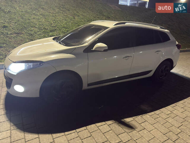 Белый Рено Меган, объемом двигателя 1.5 л и пробегом 277 тыс. км за 7500 $, фото 3 на Automoto.ua