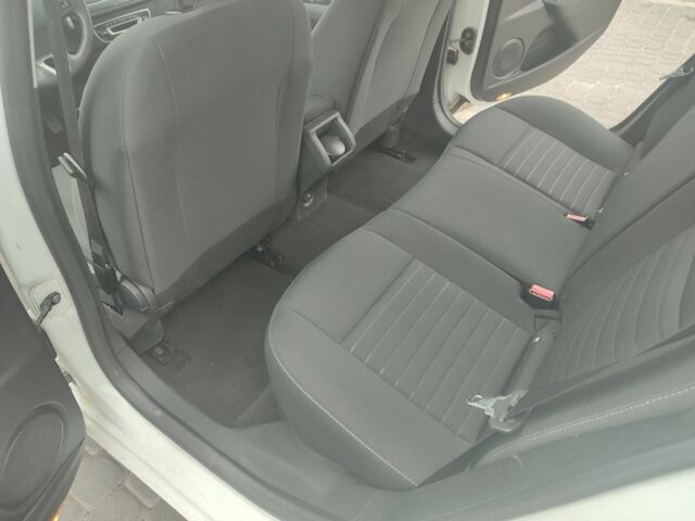 Белый Рено Меган, объемом двигателя 1.4 л и пробегом 266 тыс. км за 6399 $, фото 8 на Automoto.ua