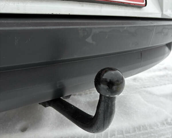 Белый Рено Меган, объемом двигателя 1.6 л и пробегом 250 тыс. км за 7100 $, фото 35 на Automoto.ua