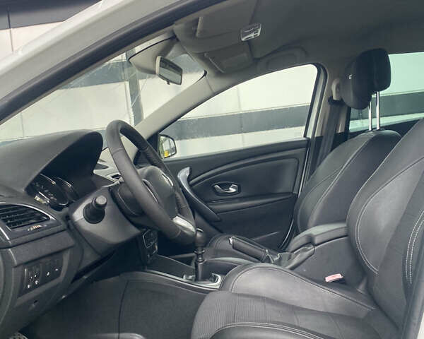 Белый Рено Меган, объемом двигателя 1.5 л и пробегом 150 тыс. км за 8500 $, фото 34 на Automoto.ua