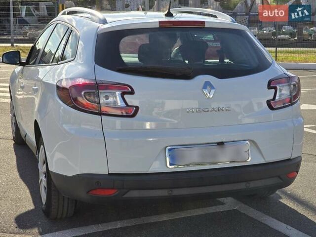 Рено Меган 2011 у Дніпро (Дніпропетровську) на Automoto.ua Білий Рено Меган, об'ємом двигуна 2 л та пробігом 218 тис. км за 8000 $, фото 1 на Automoto.ua