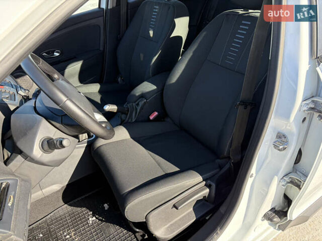 Білий Рено Меган, об'ємом двигуна 1.5 л та пробігом 238 тис. км за 6699 $, фото 17 на Automoto.ua