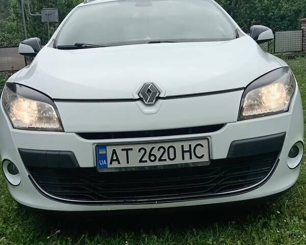 Белый Рено Меган, объемом двигателя 1.5 л и пробегом 272 тыс. км за 7950 $, фото 4 на Automoto.ua
