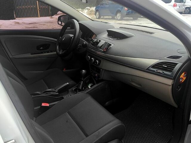 Білий Рено Меган, об'ємом двигуна 1.5 л та пробігом 207 тис. км за 6800 $, фото 5 на Automoto.ua