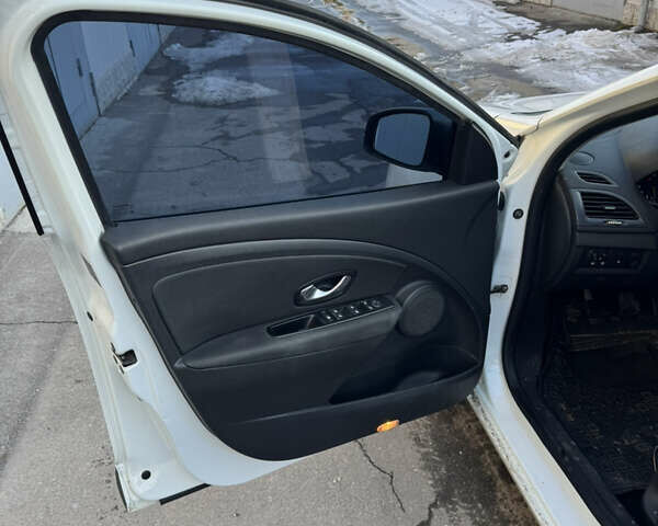 Белый Рено Меган, объемом двигателя 1.6 л и пробегом 240 тыс. км за 7000 $, фото 8 на Automoto.ua